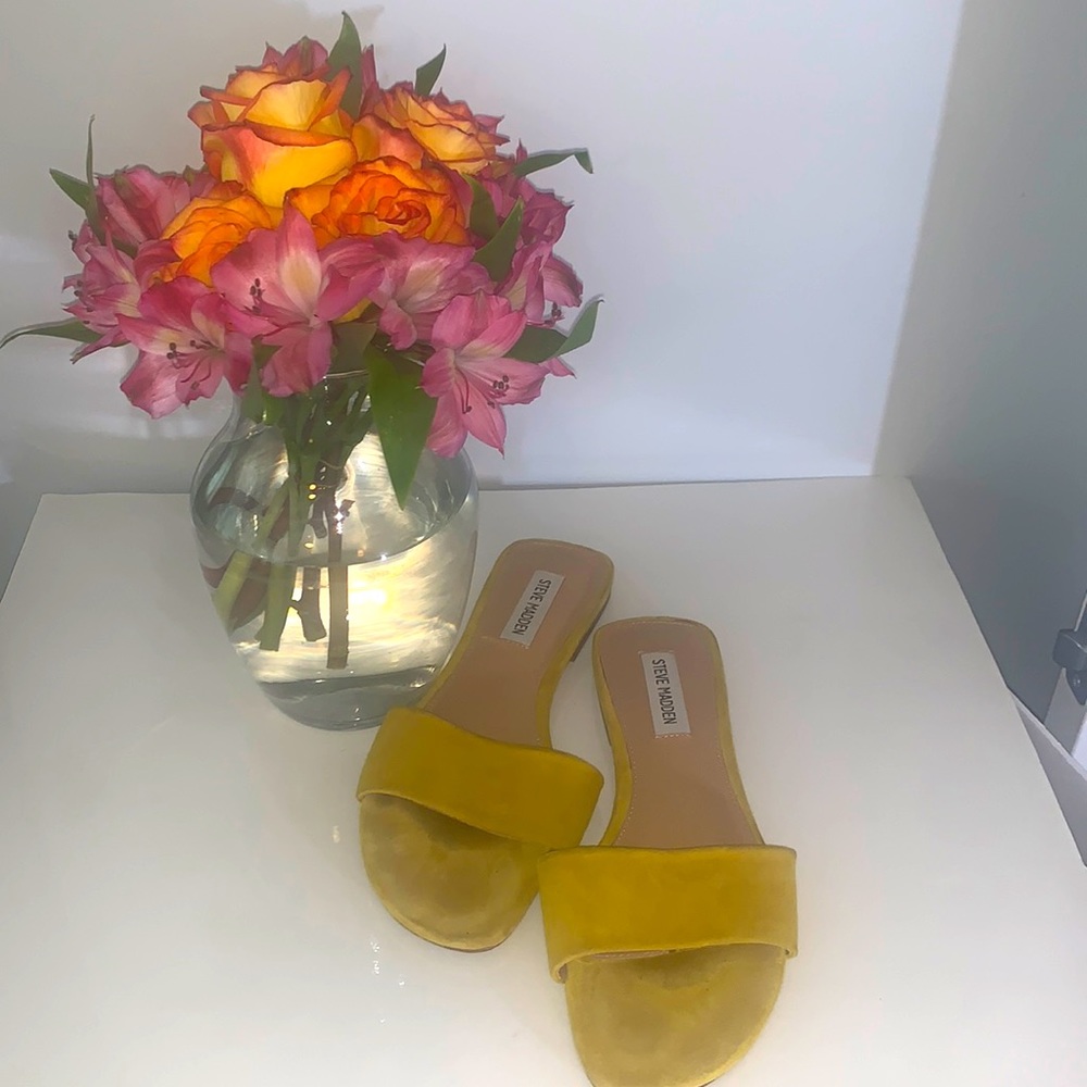 Must-have Mustard Steve Madden Flats. 7.5.